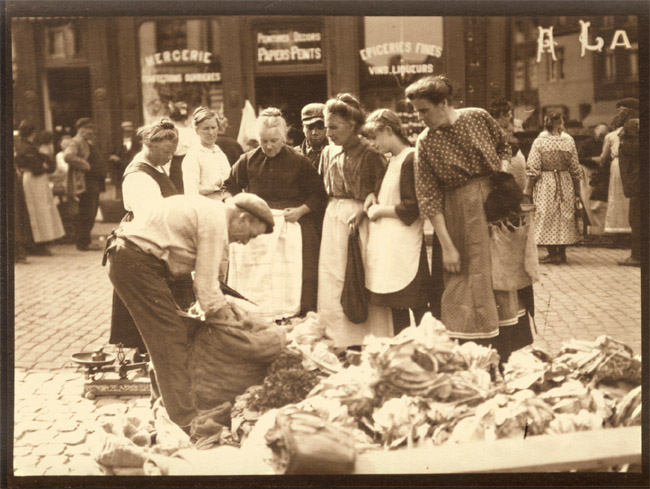 Leonard Misonne - At the Market