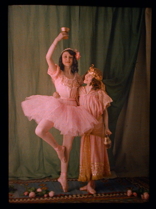 Jules Gervais-Courtellemont - Dancers in Pink with Flowers
