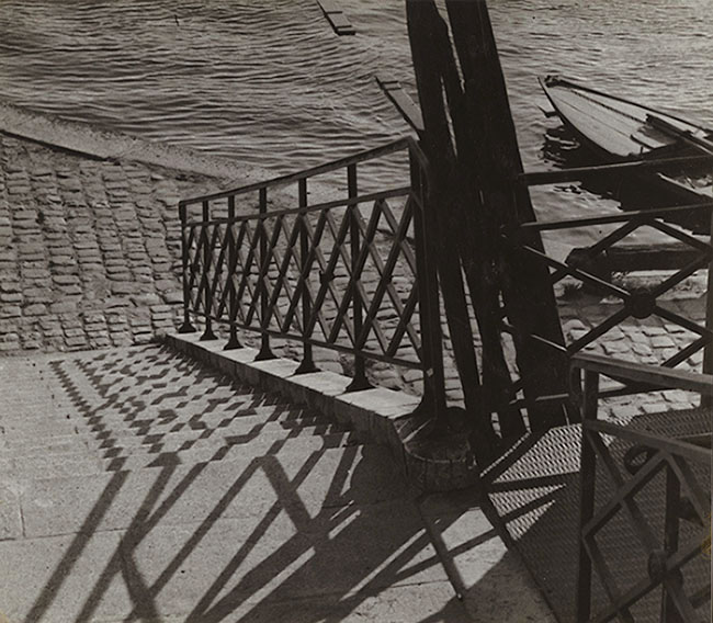 Andréh Kertész - Near Pont de Grenelle, Paris