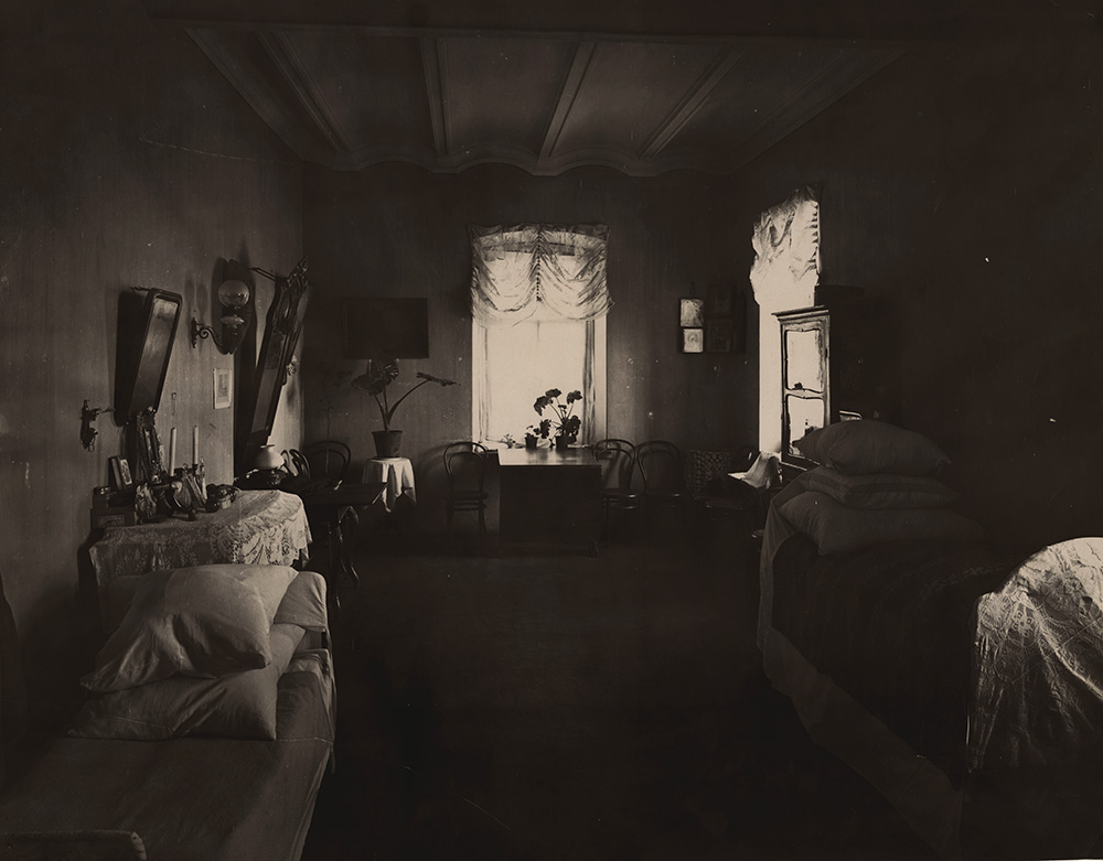Sergey Mikhaylovich Prokudin-Gorsky - Interior of Living Quarters, Russia