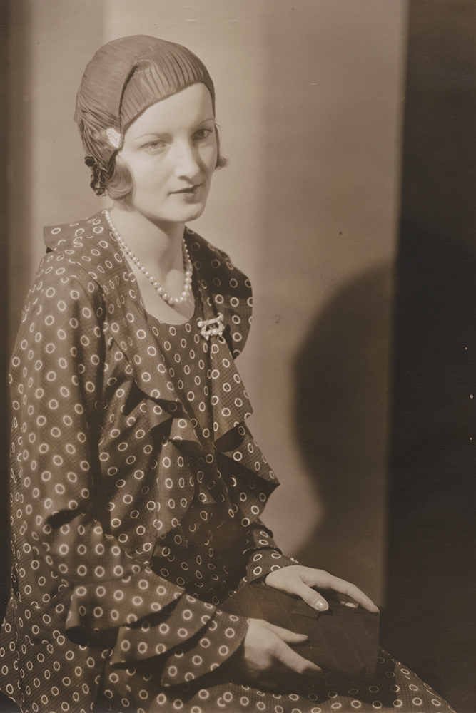 Vogue Magazine Photographer - Woman with Pearls and Flapper Hat