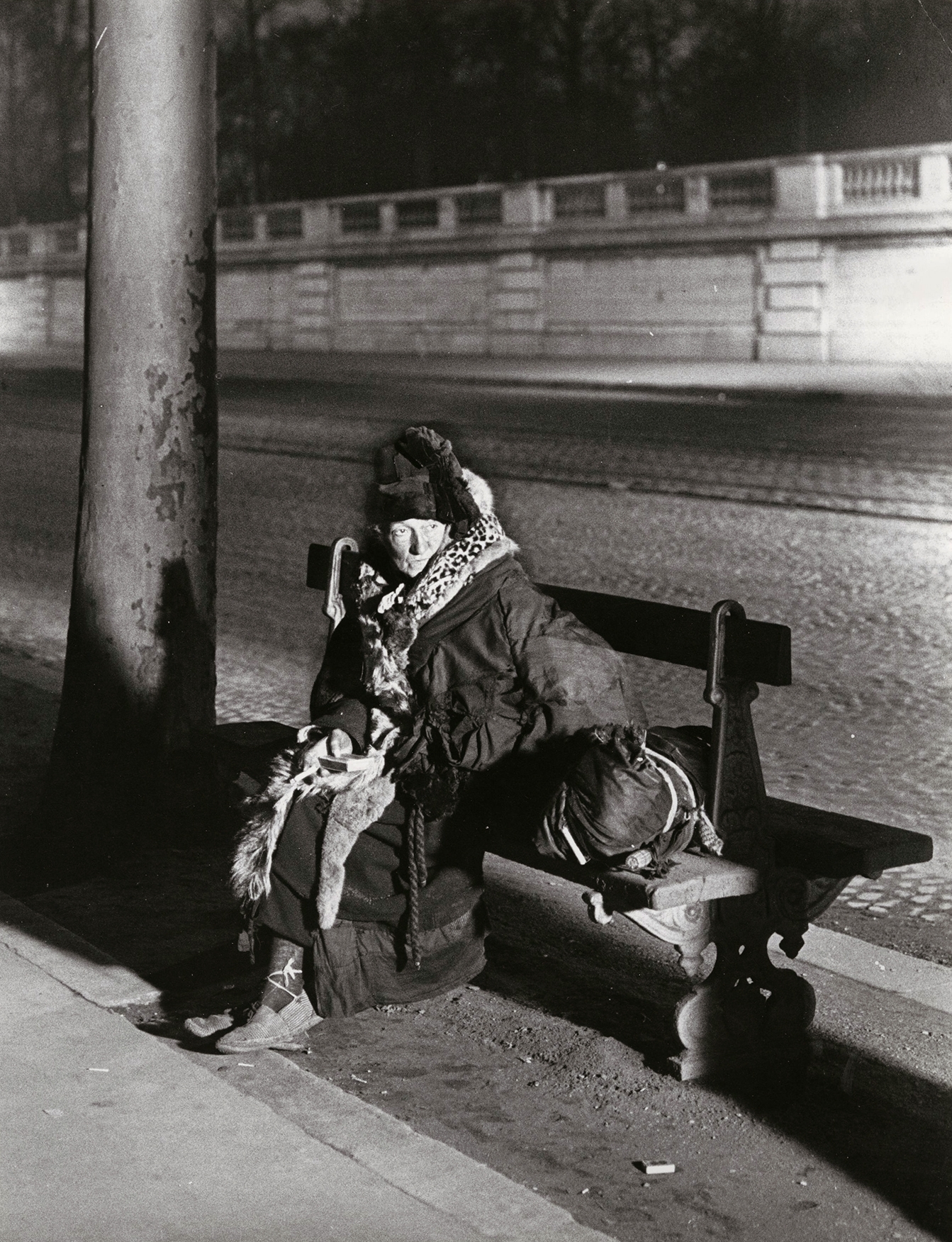 Brassai (Gyula Halasz) - Clocharde, Quai des Tuileries, Paris
