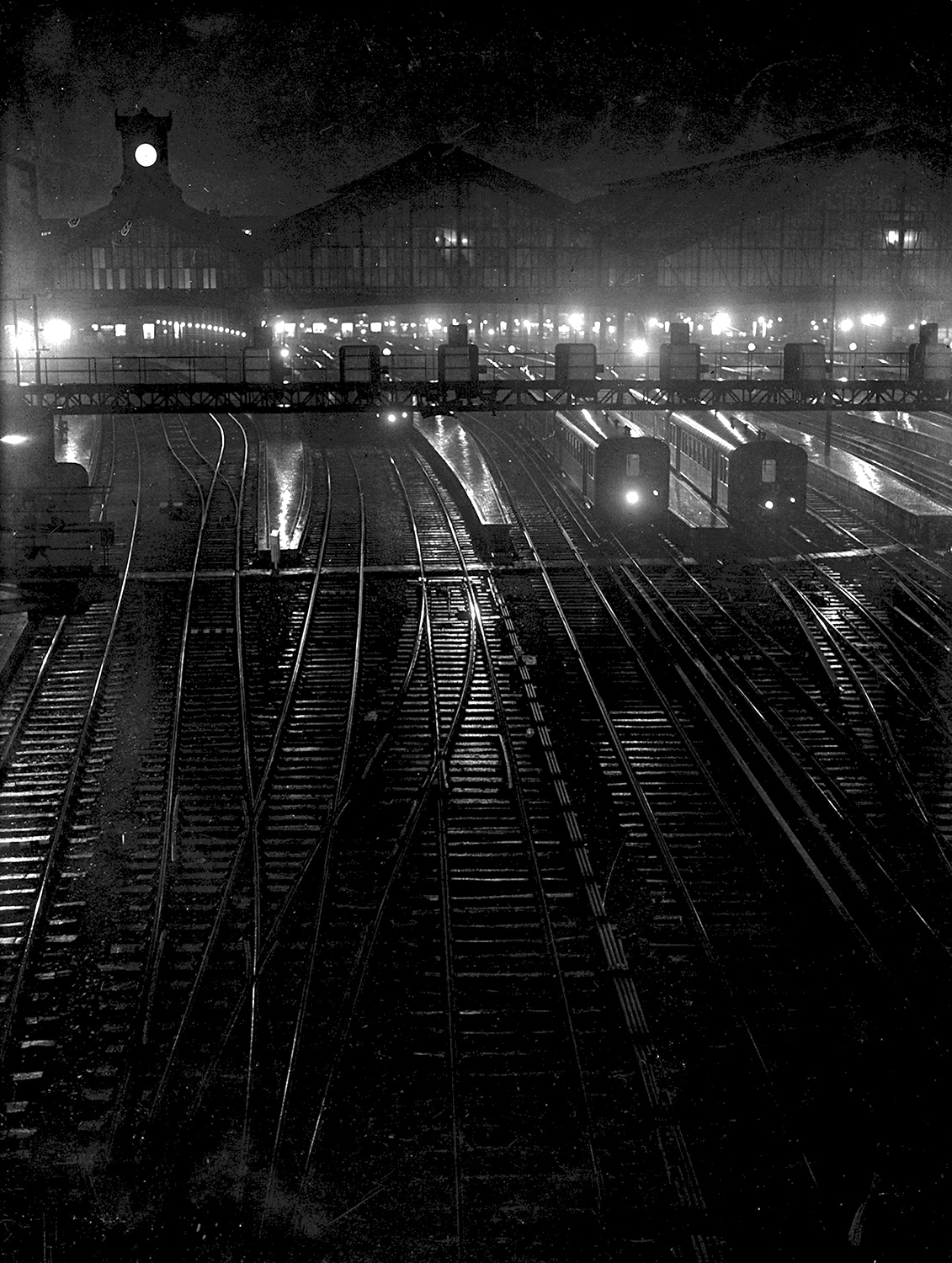 Brassai (Gyula Halasz) - Gare Saint Lazare, Paris