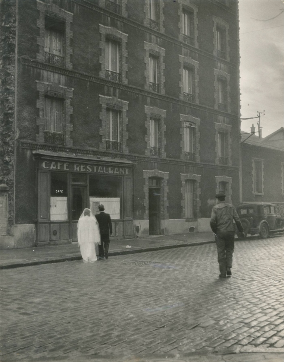Robert Doisneau - La Stricte Intimite (In the Strictest Intimacy), Montrouge Robert Doisneau - La Stricte Intimite (In the Strictest Intimacy), Montrouge