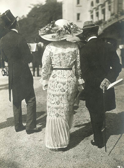 Seeberger Freres (Jules Louis, Henri) - Fashion at the Longchamp Racetrack, France